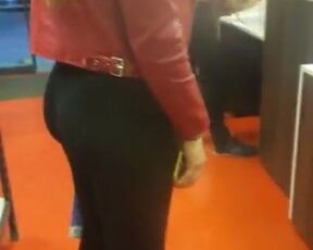 FRENCH STUDENT WITH SEXY ROUND ASS