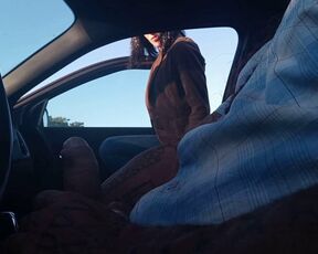 Dickflash a mature lady at the truckstop on hidden cam