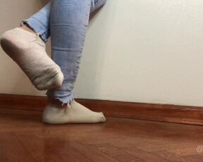 Jenny's Dirty White Socks In Jeans Preview