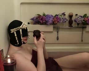 A Muffin in the Bath Teaser