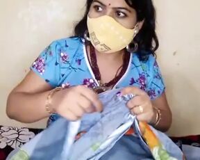 Desi Indian geetahousewife show his undergarments