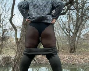 Doggystyle pissing of a woman who wears pantyhose under her pants