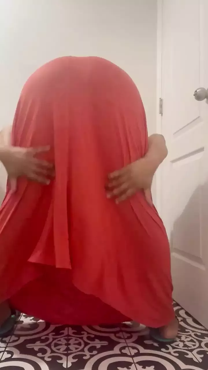 Late night practice ass shaking boredom- bounce small ass