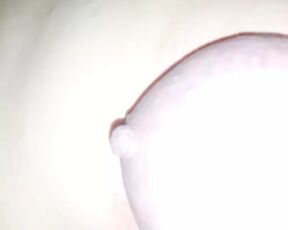 Schlaege auf die prallen abgebundenen Nutztitten