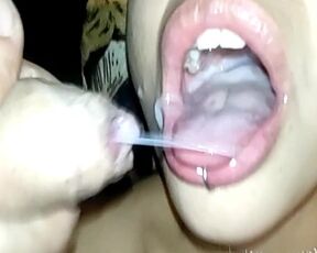 DOBLE CARGA DE SEMEN CALENTITO EN SU BOCA [ PRIMER PLANO ] - Cumshot